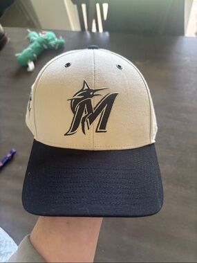 Miami Marlins MLB Two-Tone Logo Cap - Cream & Black